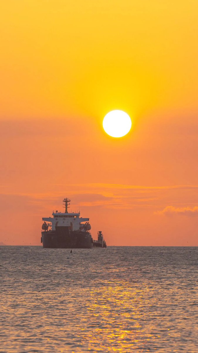 Beautiful view.❤️🌕🛥️🚑
#Goodnight
#NaturePhotography
