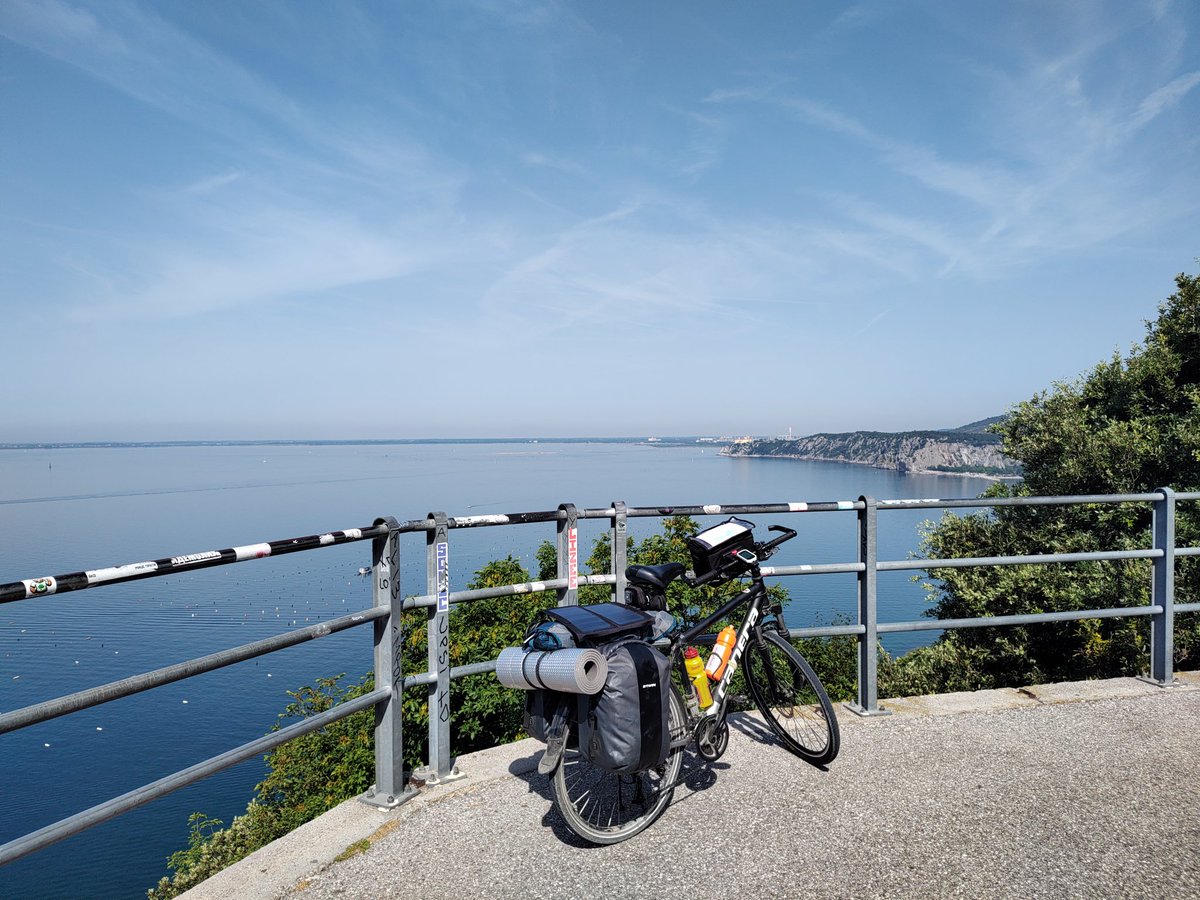 EricMedvetTs's tweet photo. Trieste-Bergamo, 1a tappa: #Ricmanje-#Gemona. Trovato il modo di fare strade nuove nonostante i luoghi famigliari. Molto bella la ciclabile FVG3. Caldo, fino a 36°C, ma tutto sommato meglio così che acqua. #cicloturismo https://t.co/ehyHQQpHbO