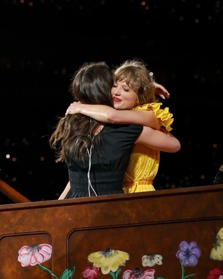 blockbellaout's tweet photo. i miss fangirl summer of 2023 https://t.co/BeoDKnrpbb