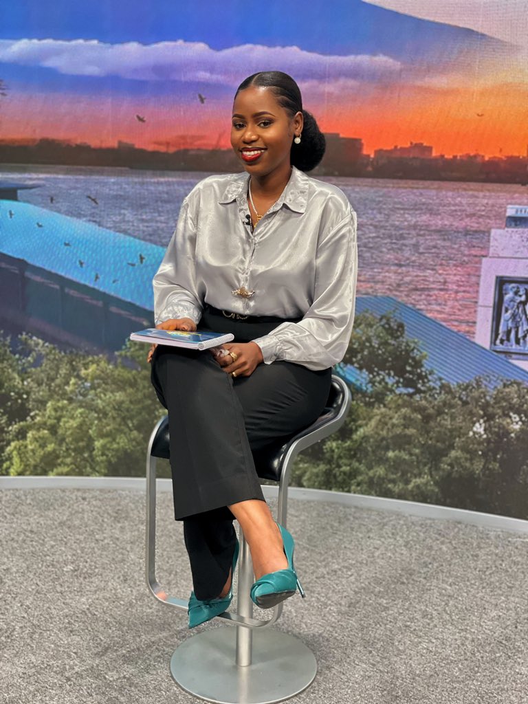 anamalinzi's tweet image. Catch me again on The Magazine this Sunday at 19:30 on Azam One! Don’t miss it! ✨ #TheMagazine #AzamOne