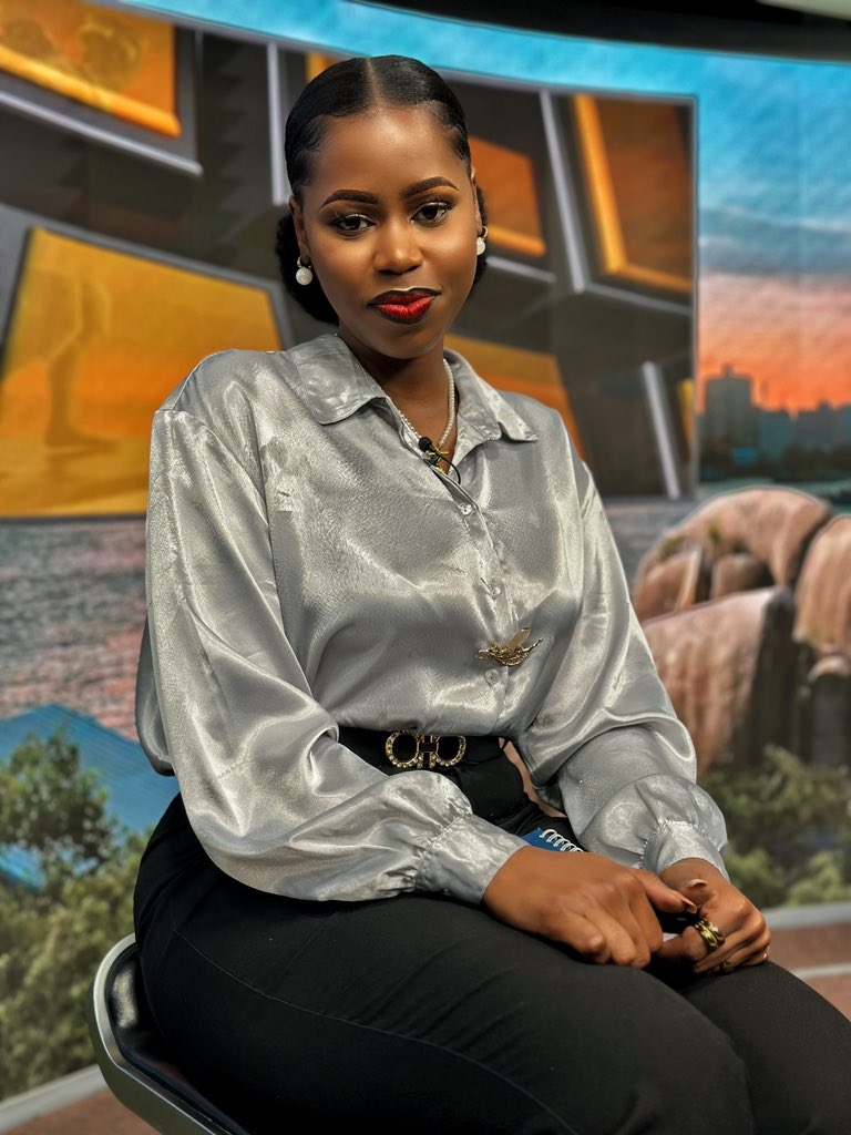 anamalinzi's tweet image. Catch me again on The Magazine this Sunday at 19:30 on Azam One! Don’t miss it! ✨ #TheMagazine #AzamOne