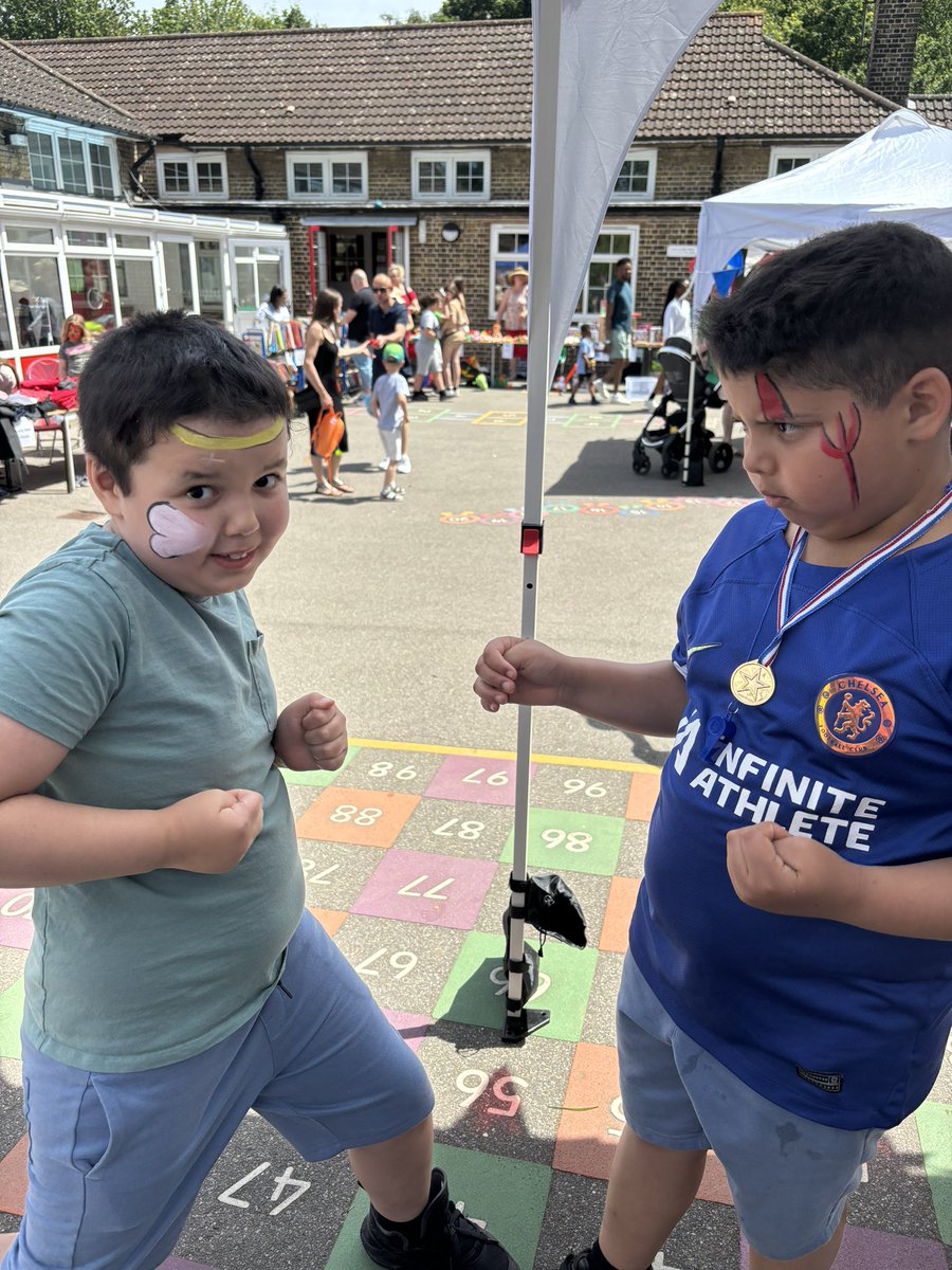 MissTaylor___'s tweet photo. It was so lovely to see the wonderful children of Thorntree Primary today and paint their faces at the summer fair! 🌈🎨🎟️ https://t.co/YqadQIETKr