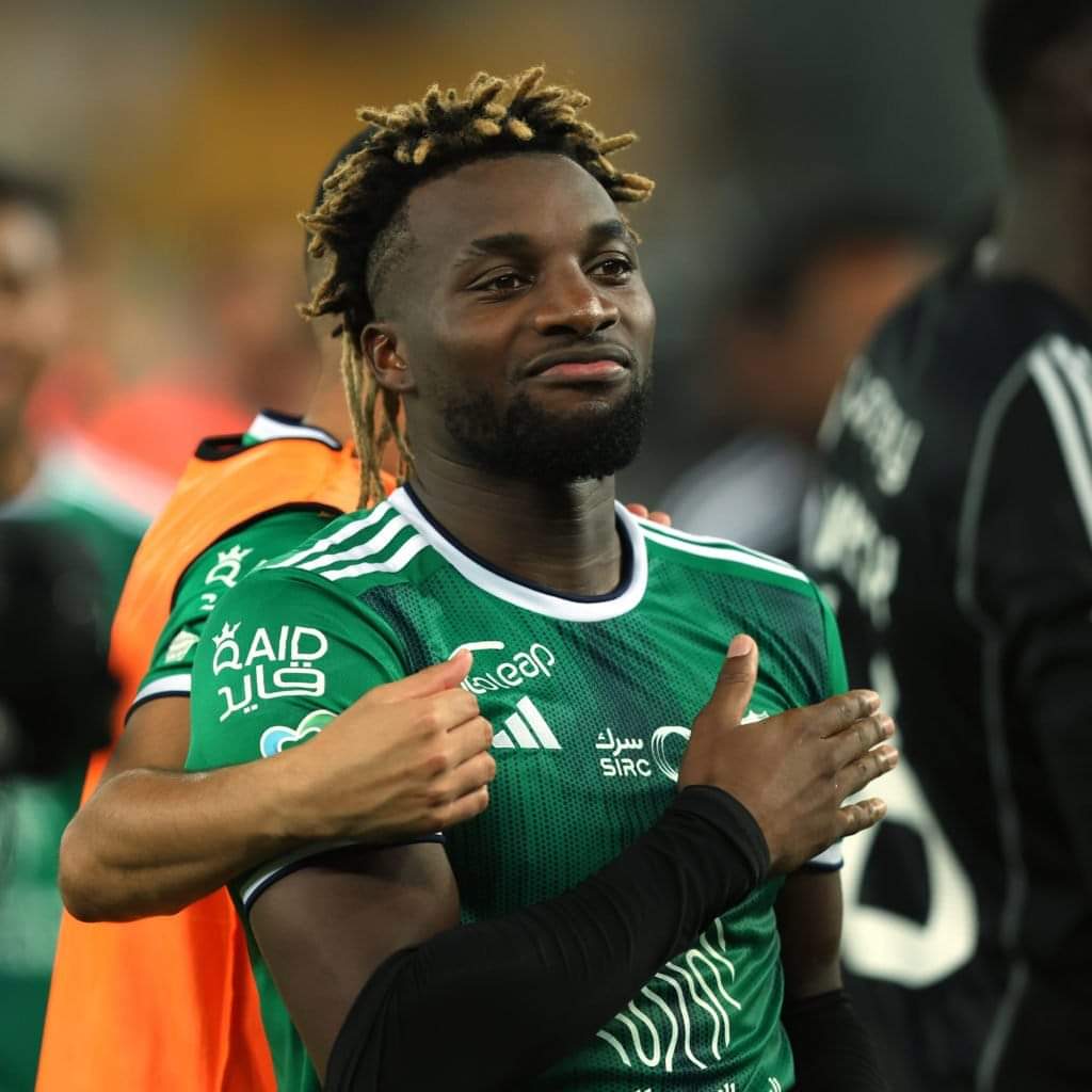 🚨 Fenerbahçe, Fransız kanat Allan Saint-Maximin'in durumunu sordu. Fenerbahçe oyuncuyu kiralamak istiyor. 

• Al Ahli Kulübünün cevabı bekleniyor.

(Sercan Hamzaoğlu)