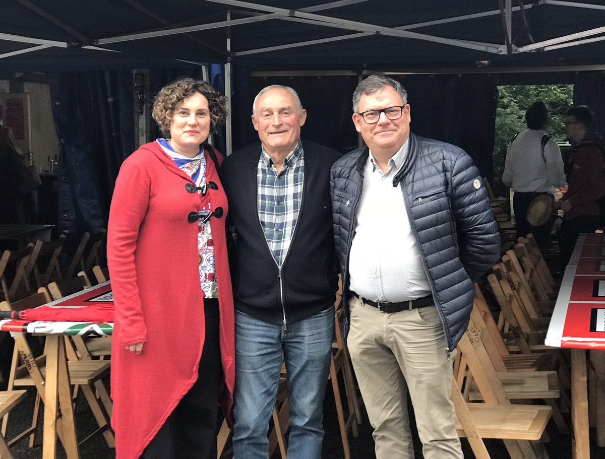 PSEporAlava's tweet photo. Nuestro portavoz, @JLopezUbierna, hoy con los compañeros de Amurrio en las fiestas de Delika.

🍴 Disfruta de diversas actividades, como esta degustación Eusko Label, este fin de semana. https://t.co/uonIWp54nQ