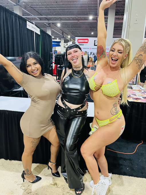 @MayaLynn88 https://t.co/ZYQxNdbA5X<a class="tags" target="_blank" title="On Twitter" href="/?out=eyJ0eXAiOiJKV1QiLCJhbGciOiJIUzUxMiJ9.eyJpYXQiOjE3MjAyODg5NTksImlzcyI6InR3cG9ybnN0YXJzLmNvbSIsIm5iZiI6MTcyMDI4ODk1OSwiZXhwIjoxNzUxODI0OTU5LCJyZWRpcmVjdF91cmwiOiJodHRwczovL3R3aXR0ZXIuY29tL01heWFMeW5uODgifQ.0C6ux1J3Di50YWgvd2_6NycACjlgJx5gFnKNAO5srTiU3X2L2B0_JZ-J4dx7WUBKuG3EoevfKSFkLaQdOA9YMw">@MayaLynn88</a><a href="/tag/mvsales"class="tags"><span>#mvsales</span></a>