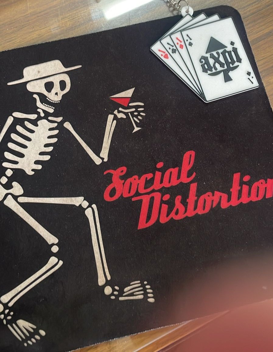 axpirocks's tweet photo. ♠️ #AXPI ♠️
🎲 #SocialDistortion 🎲
pic: 📸 Carlitos Shot VK https://t.co/0lN8LVkyO7