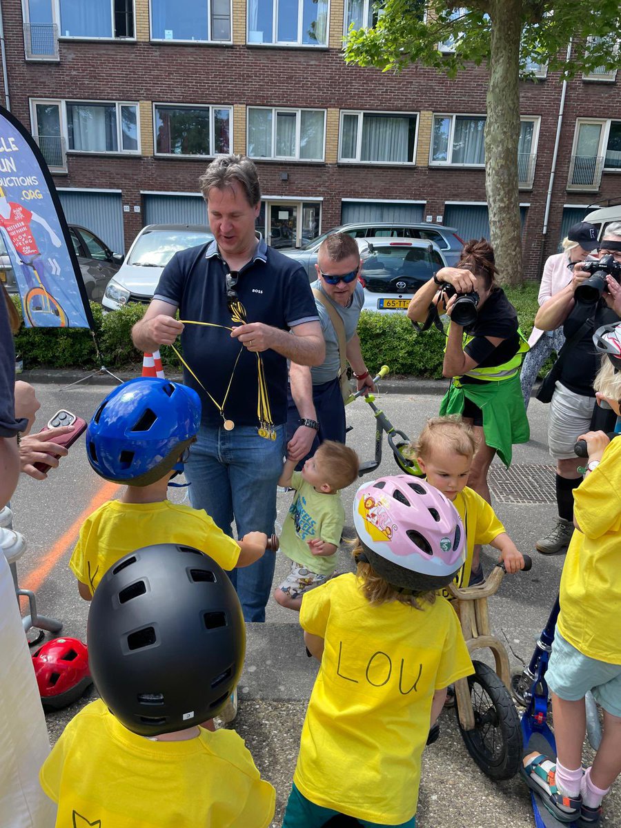 De hele middag dikke bandenraces van <a href="/cycle_fun/">Cycle Fun Productions</a> op een zonovergoten Van Markenplantsoen met een gezellige sfeer #DaaromDiemen