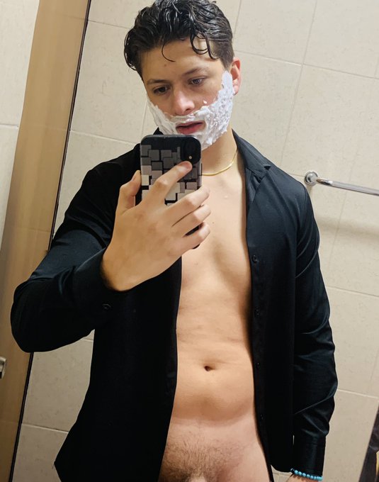 Primera sesi&oacute;n en el nuevo depa Quieres ver? 👀🥵 https://t.co/SgouNxZNAY https://t.co/AIHREe1DE0