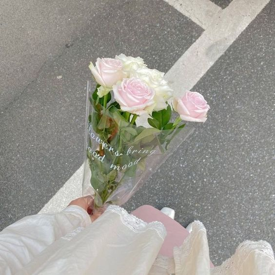 etherealdior's tweet photo. i must always have flowers https://t.co/2TFJCVo7Ow