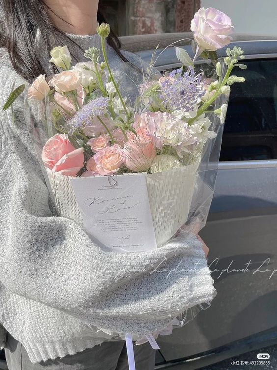etherealdior's tweet photo. i must always have flowers https://t.co/2TFJCVo7Ow