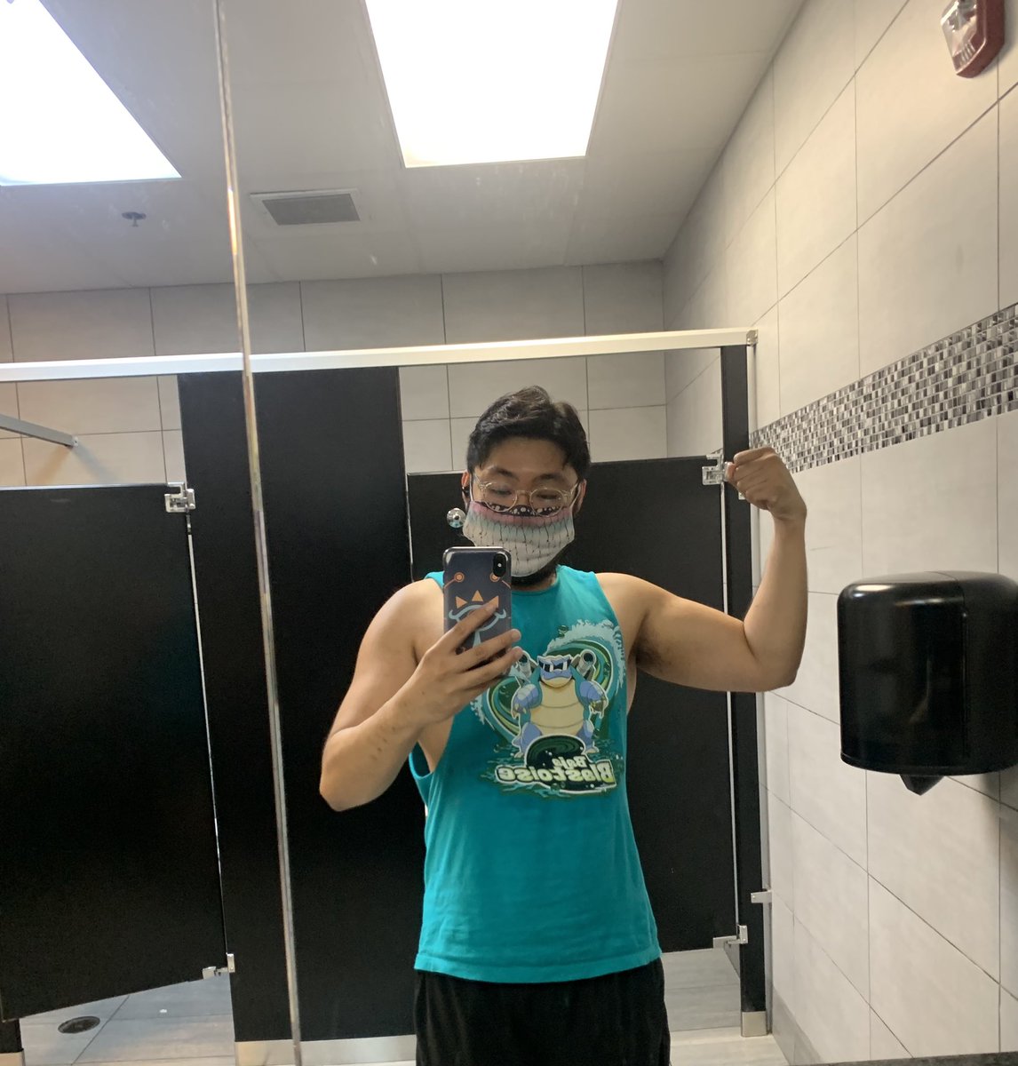 EleRay13's tweet photo. It’s a push day at the gym. https://t.co/nlQ83Yn2rV