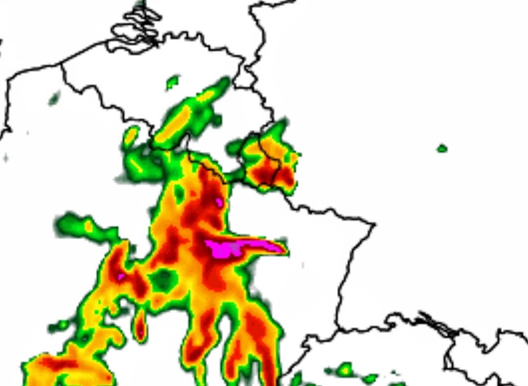 ⛈️ We zijn in Noord-Frankrijk op storm chase! De komende uren worden zware buien met #onweer verwacht, maar het spul clustert wel snel tot grotere complexen. Later vanavond volgt mogelijk nog een sterke lijn (bow-echo). Evt interessante beelden delen we!

woutervanbernebeek.nl/forecast-tekst