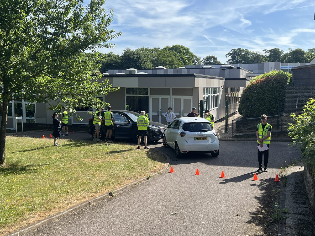 StAlbansVPC's tweet photo. Delighted to come 🥈 place at the @HertsPolice county cadet competition this weekend. Well done to all those competing. 👏 🏆 👏 @HertsPCC @NationalVPC @HertsPoliceVol https://t.co/4HXpb4oNQG