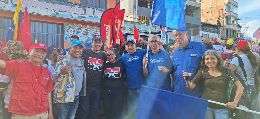 Somos un pueblo valiente que no permite que los fascistas Vende Patria recorran las calles de un pueblo revolucionario que si ama la patria, que defiende la soberanía de un pueblo. Desde el Municipio Cárdenas Edo Táchira ¡TUPAMARO PRESENTE! #LoMasFinoEsNico ¡El Pana Del Pueblo!