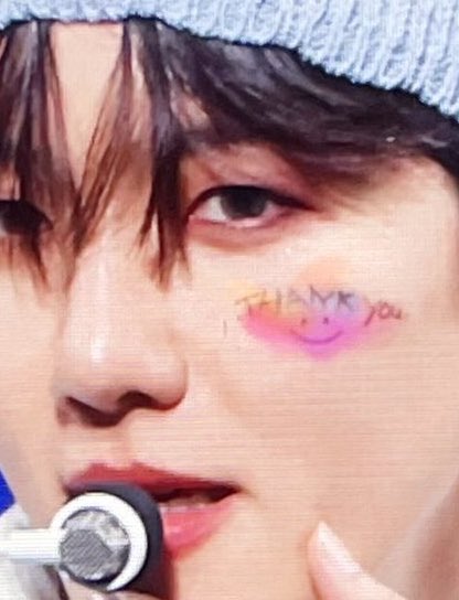 بکهیون من رو گونه‌اش نوشته‌
"ممنون اکسوال"
ما ازت ممنونیم قلب من ❤️
#BAEKHYUNatMacauGalaxy
#BAEKHYUN  #백현
<a href="/B_hundred_Hyun/">Baekhyun_EXO</a>