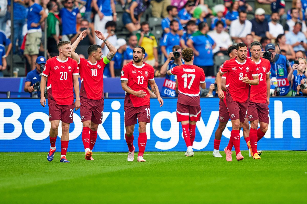 sportybetke's tweet image. HALF-TIME: Switzerland 1-0 Italy ⚽️

Switzerland takes a deserved lead into the break, with Freuler&apos;s brilliant 37th-minute goal. Italy has been outplayed and will need to regroup in the second half in Berlin.

#Euro2024 #SUIvsITA #FootballFiesta