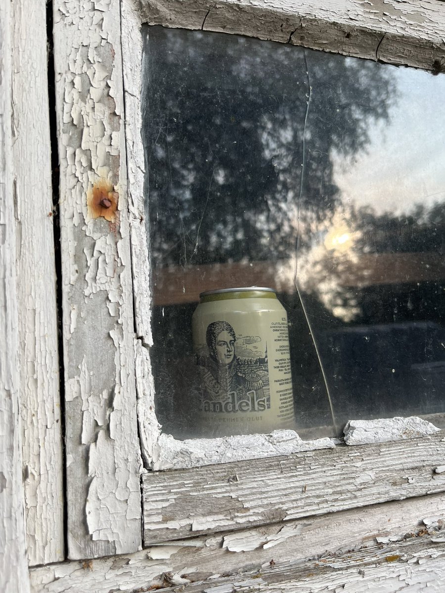 pullisveikko's tweet image. Eversti Ikkunassa. Öljy kankaalle. 2024.

Muurla, Salo. 

#taide #maalaus #hetki