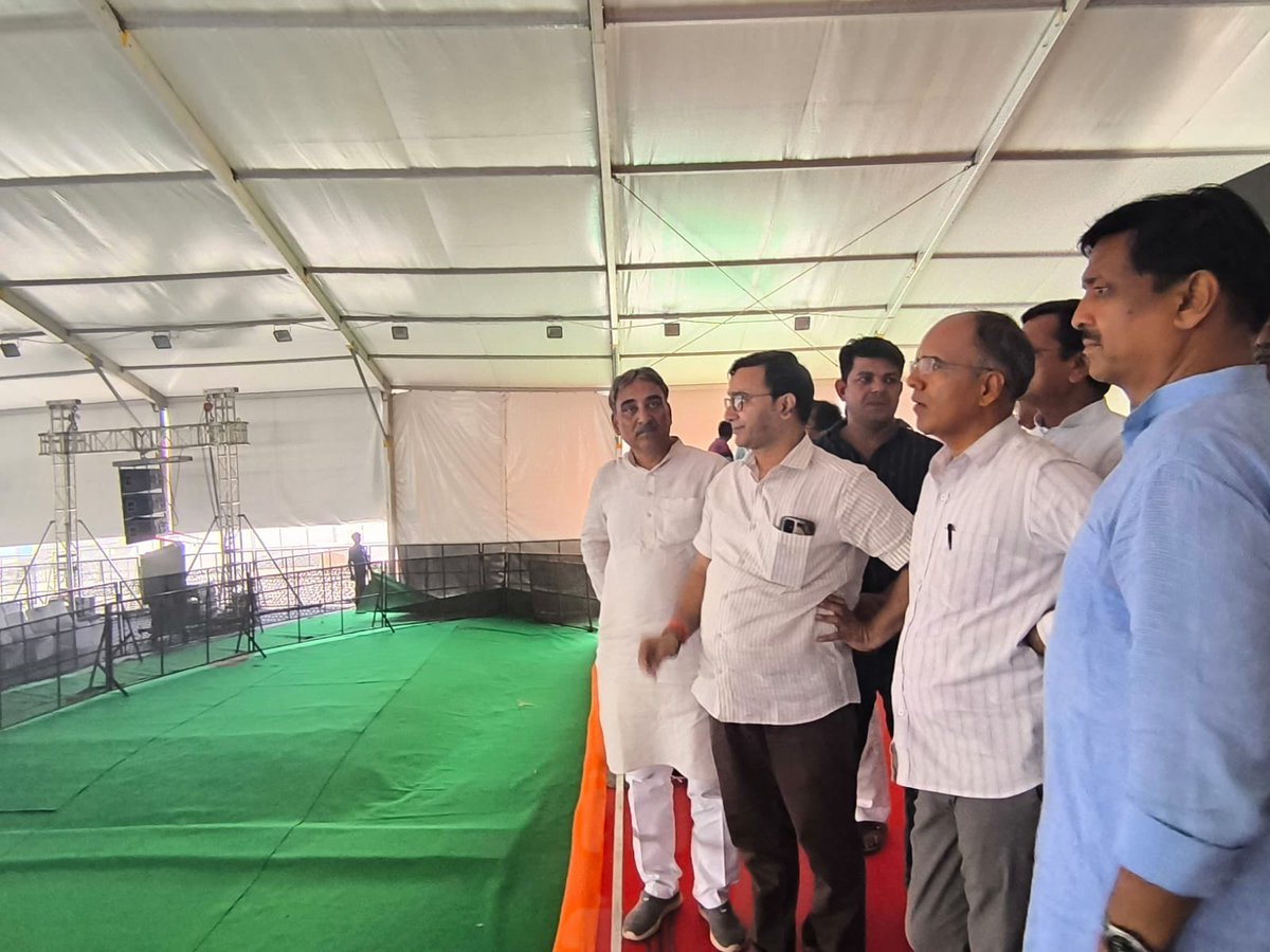 आज जिला मुख्यालय टोंक में  कल दिनाँक30 जून को होने वाले राजस्थान सरकार के  मुख्य मंत्री श्री भजन लाल शर्मा, के किसानों के सम्मान में होने वाले "किसान सम्मान निधि योजना " के कार्यक्रम  स्थल कृषि मंडी  टोंक में  पूर्व तैयारियो  का जायजा लेते हुए मंत्री महोदय श्री कन्हैया लाल