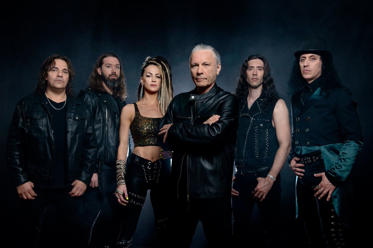 IronMaiden's tweet image. Scream for me Hellfest! Tune in tonight for an exclusive live stream performance from Bruce and#TheHouseBandOfHellfest ! 

8:40 BST / 9:40 CET - irnmdn.co/BruceHellfest 
 
#BruceDickinson #HellFest #TheHouseBandOfHellFest#TheMandrakeProjectTour #McMurtrie