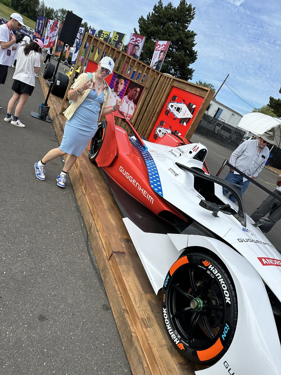 Laura_WallerATC's tweet photo. @AndrettiFE @FIAFormulaE Andretti Racing with their ‘Murica livery 🦅 https://t.co/cSfsevblCN