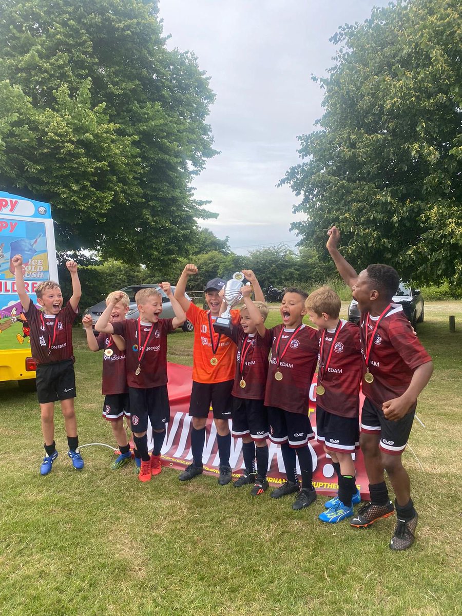 Congratulations to Shannon, Craig and our U8 Colts winners of the Pilgrims tournament this afternoon. Well done everyone.