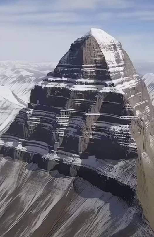 GeneralBakshi's tweet photo. The most sacred peak of the indic civilistion. its about time that we claim it as our own https://t.co/aHvm5aFCoz
