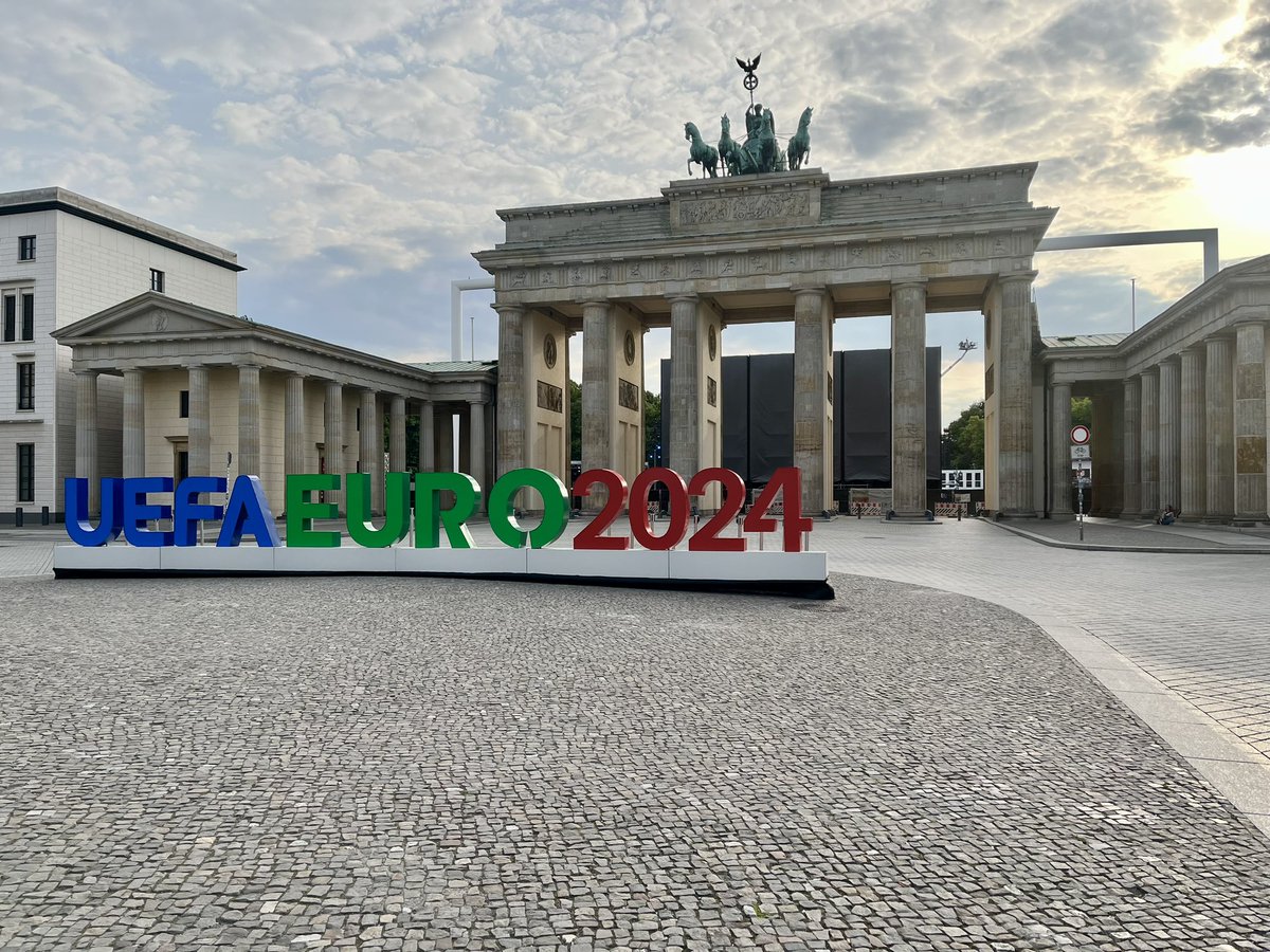 Not a view seen every day… Pariser Platz EMPTY!