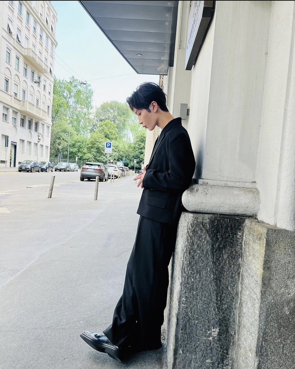 Yay!! Another Milan picture!

Hello cutie~ 👋🏻💙