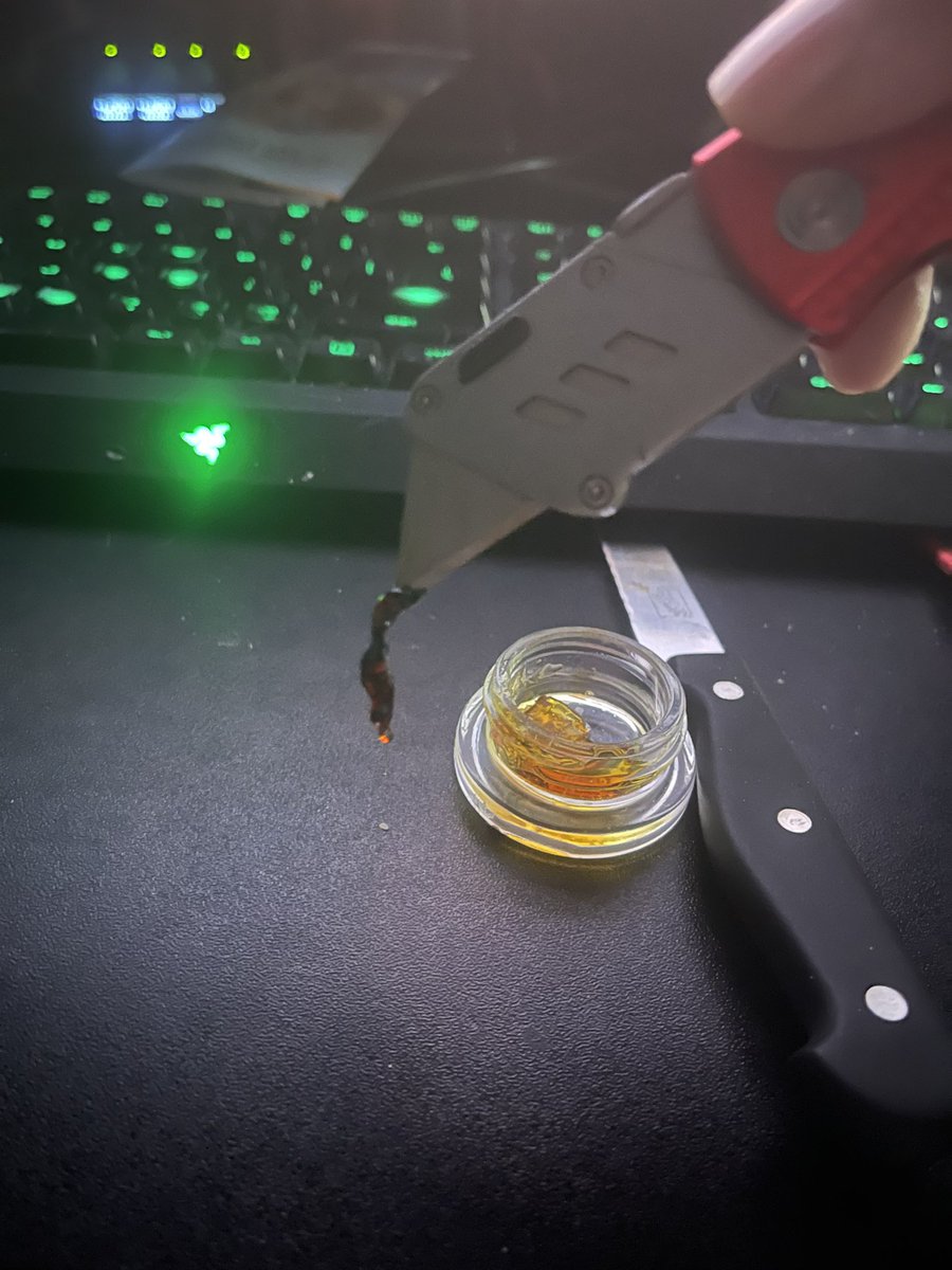UnbrokenVeteran's tweet photo. Here’s my addiction.
#FuckAlcohol #WeedUp #420Friendly #DabTime https://t.co/Wjd7jUvLlo
