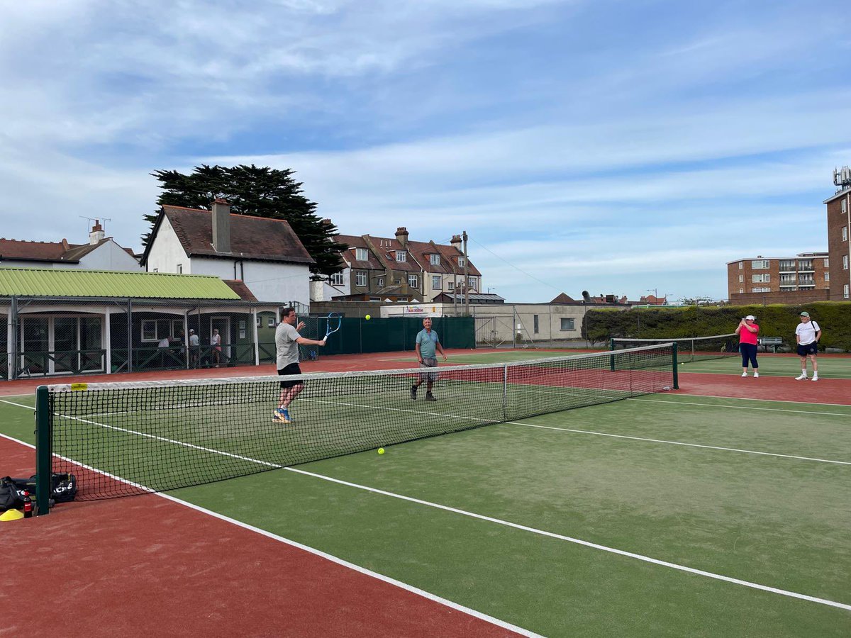 Great effort from <a href="/CJPhillips1982/">Chris Phillips</a> who has made it to Westcliff Lawn on his marathon challenge for South East and Central Essex Mind 👏🎾