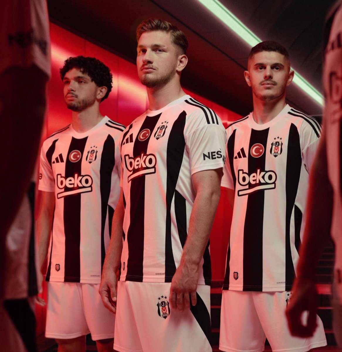 Hüseyin Yücel’in başlattığı akıma ben de katılıyorum. 🦅

Bu twiti beğenen, beni takip eden, yorumda #almazsanolmaz tagına destek veren bir kardeşimize de ben yeni sezon forması hediye ediyorum.