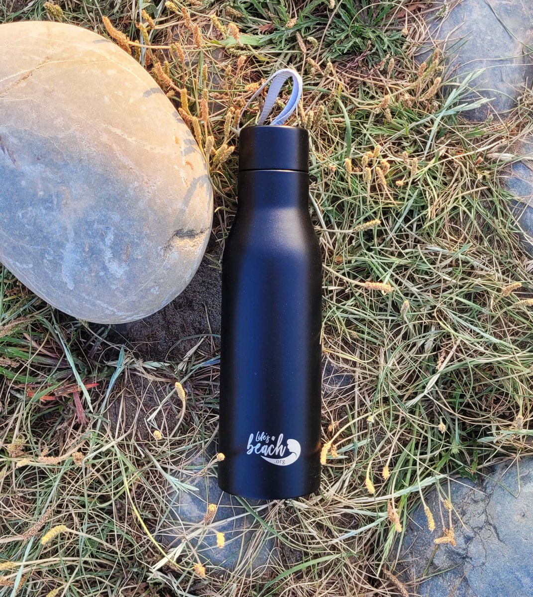 lifesabeachuk's tweet image. Adventure awaits with our sleek black bottle by your side 🌊💧 Perfect for beach days and more! #LifesABeachUK #HydrateInStyle #BeachLife #ExploreMore