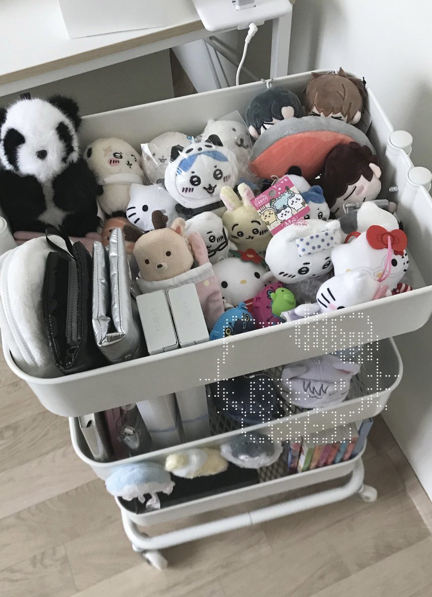 스티커 대신 .. 
헬로키티 텍대 공유 합니다 ≽^-⩊-^≼
글자 수 제한 때문에 블로그에 올려놨어요

적용하는 법도 올려둠 !!
m.blog.naver.com/cjssusgn25/223…