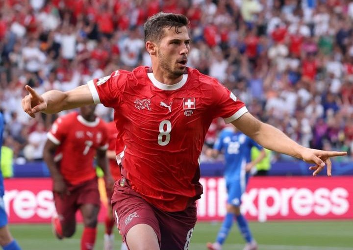 majo_lahraga's tweet photo. UEFA Euro 2024
16 Besar:
FT: Swiss ๐จ๐ญ vs Italia ๐ฎ๐น 2-0
Gol:
๐จ๐ญ:
Remo Freuler '37
Ruben Vargas '46
Timnas Swiss berhasil meraih kemenangan dan lolos ke babak 8 Besar.
๐ท: Euro 2024
#UEFAEuro2024
#Euro2024
#16Besar
#SwitzerlandvsItaly
#SalamOlahraga https://t.co/bwAe1uDmaf