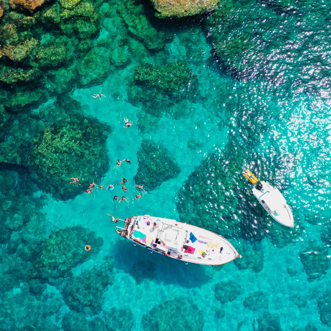 getsavvynavvy's tweet photo. Discovering new places never felt so carefree. Explore more with savvy navvy - the Google maps for boats. 🛥️☀️

⚓ https://t.co/qiBwWUgnr7 

#digitalfirst #boatingmadesimple #ocean #wanderlust #boating #motorboat #weekend https://t.co/geJVwZDDGh