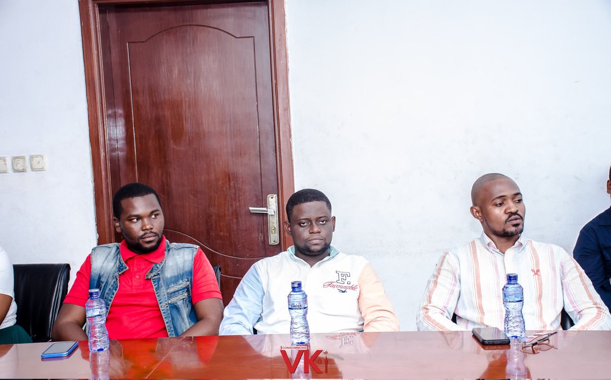 JoelMusenena's tweet photo. UNC/KIN : QUATRIEME JOUR DE CONSULTATION de  
l'interfédéral ai de l'UNC/Kinshasa, l'honorable @GaborienM à reçu la méga structure DELTA FORCE DE VK.

La reconquête et la redynamisation de la capital à travers la thématique Consommons vk à Kinshasa étaient au centre de l'échange. https://t.co/Dlac0YkoYk