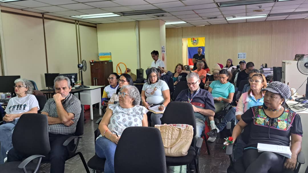 #Ahora🔊|| Los Tutores Nacionales desarrollan mesas de trabajo con la finalidad de proporcionar todo lo pertinente al Plan Estratégico del Vicerrectorado y a las áreas prioritarias del mismo.
#LoMásFinoEsNico
<a href="/NicolasMaduro/">Nicolás Maduro</a>
<a href="/_LaAvanzadora/">Yelitze Santaella</a>
@MPPEDUCACION
<a href="/sandraoblitasr/">Sandra Oblitas Ruzza</a>
<a href="/MPPEU_Ve/">MPPEU_Ve</a>