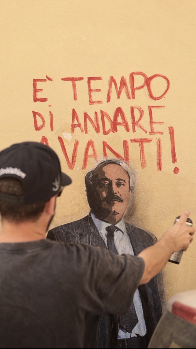 Giovanni Falcone Restaurato. 

L’opera che avevo realizzato in onore a Giovanni Falcone, anch’essa danneggiata e ora finalmente restaurata, mi era costata una querela per “deturpamento e imbrattamento di cose altrui” da parte di alcune associazioni il cui nome non merita