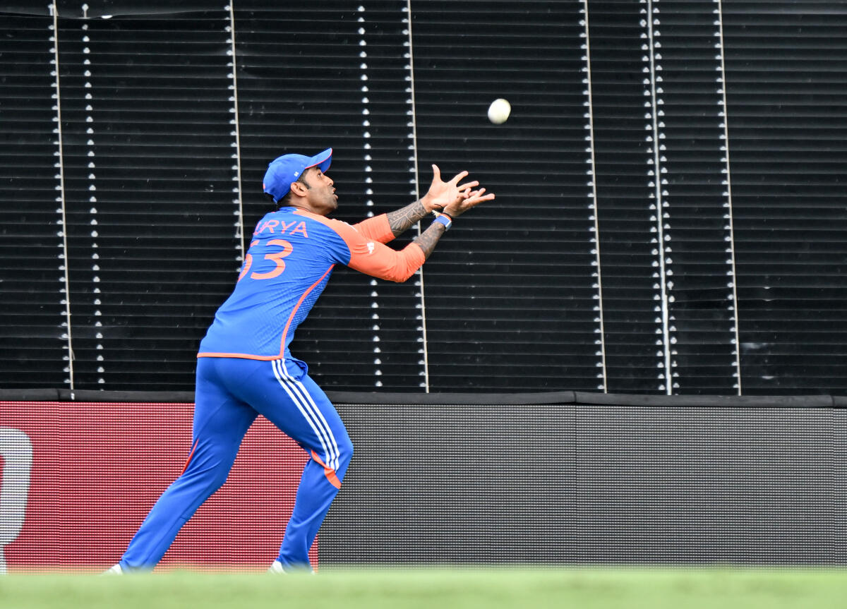the_hindu's tweet photo. India win their second #T20WorldCup title, beating South Africa by 7 runs in final in Bridgetown, Barbados. https://t.co/ymbh1Ktk3x