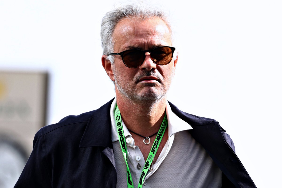 8 junho: Mourinho diz que a Itália não é candidata ao Euro porque "não é uma geração muito talentosa"

29 junho: Itália eliminada nos 'oitavos' do Euro

😎