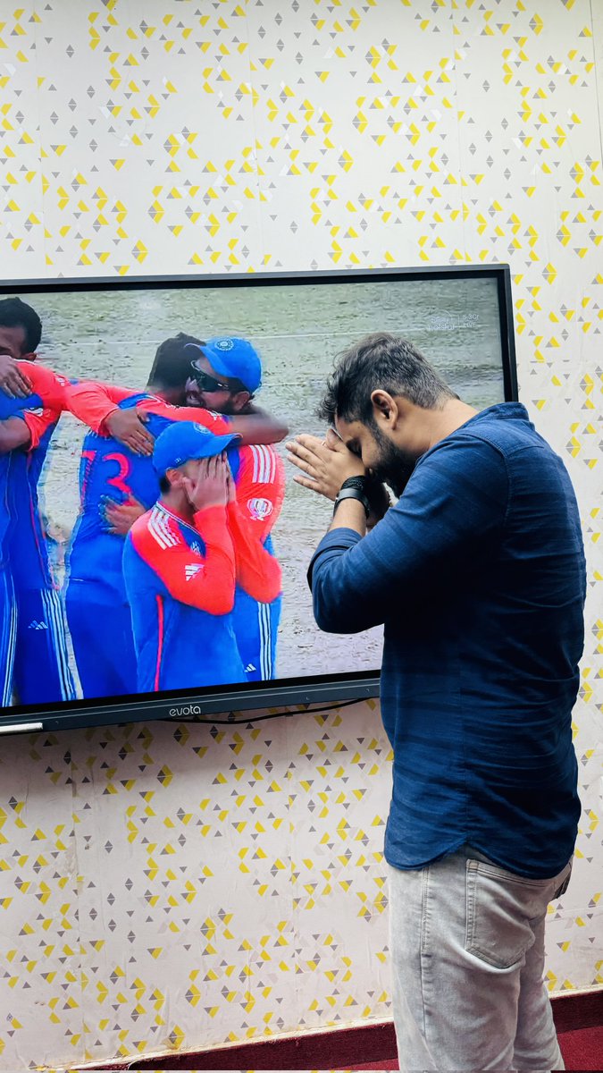adityaranjan108's tweet photo. हम जीत गए... ❣️
#INDvSA https://t.co/QAxKDJrxND
