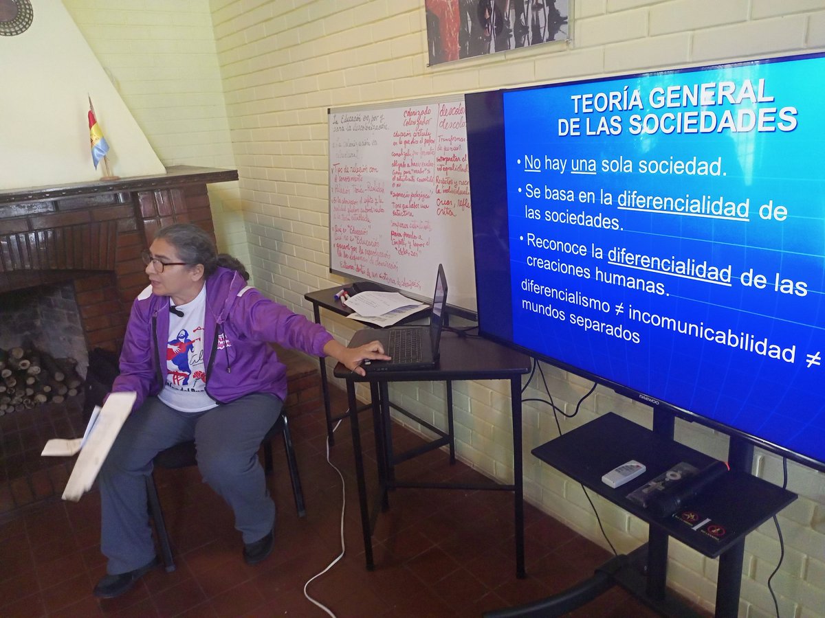 Centro para la Descolonización tweet media