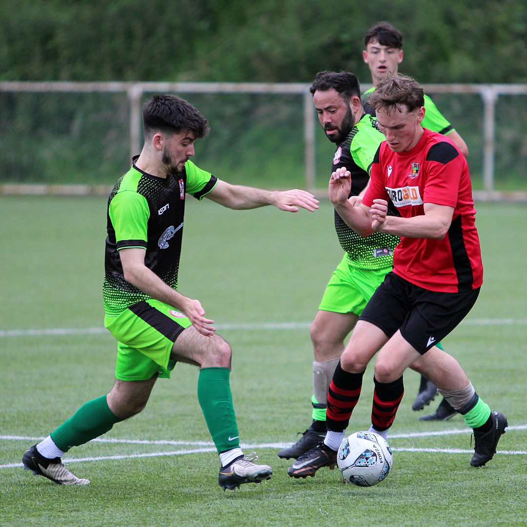 GresfordFC's tweet photo. 🤝 | A cracking afternoon at The Rock comes to a close!
Thank you to the @ChaddertonFC players, staff and fans for a great couple of games. A top class bunch! 👏
Enjoy your evening and have a safe trip home! 🍻
#GRECHA https://t.co/53XIRVXtz2