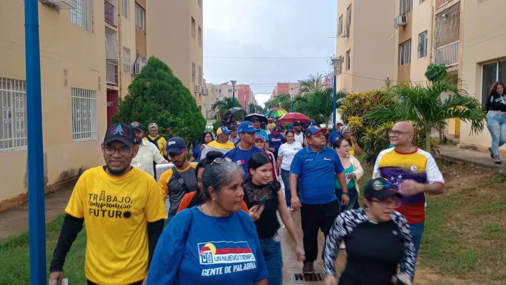 Partidos políticos de la Unidad llevan mensaje de cambio a residentes de Fabricio Ojeda.

Nota de prensa UNT 
Click aquí para leer la nota 📝 de prensa: acortar.link/J6iqzm

<a href="/partidoUNT/">Un Nuevo Tiempo</a> 
<a href="/somosuntzulia/">Un Nuevo Tiempo Zulia</a>  🇻🇪
