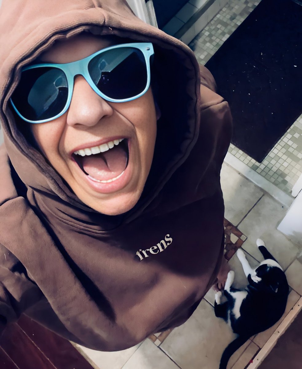 mechelllord's tweet photo. @itstaeminkim I’m a big fan of frens 🍫
Thanks again @CateTV for the #LoveDrop this is the Best hoody!
I look delicious 😋 https://t.co/EFZXrpR2Ws