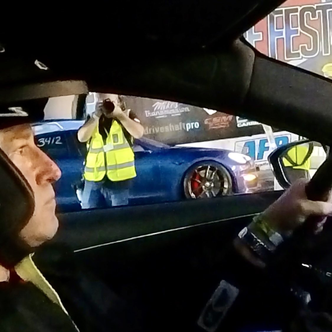 Tesla2Lucid's tweet image. @LucidMotors Air Sapphire v. @Tesla MS Plaid. 1/8 mile dragstrip at @Irwindale_Spdwy. Inside POV. 

I learned that the Plaid takes longer to get into #LaunchMode than the Sa🔥 which is why he had a poor RT. Apparently the plaid has to crouch into cheetah mode, whereas the…