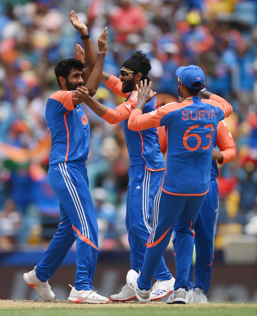 bhat_faizan69's tweet photo. 𝐖𝐎𝐑𝐋𝐃 𝐂𝐇𝐀𝐌𝐏𝐈𝐎𝐍𝐒!!! 🏆🇮🇳

#T20WorldCup #TeamIndia https://t.co/c5EmwYhe0r
