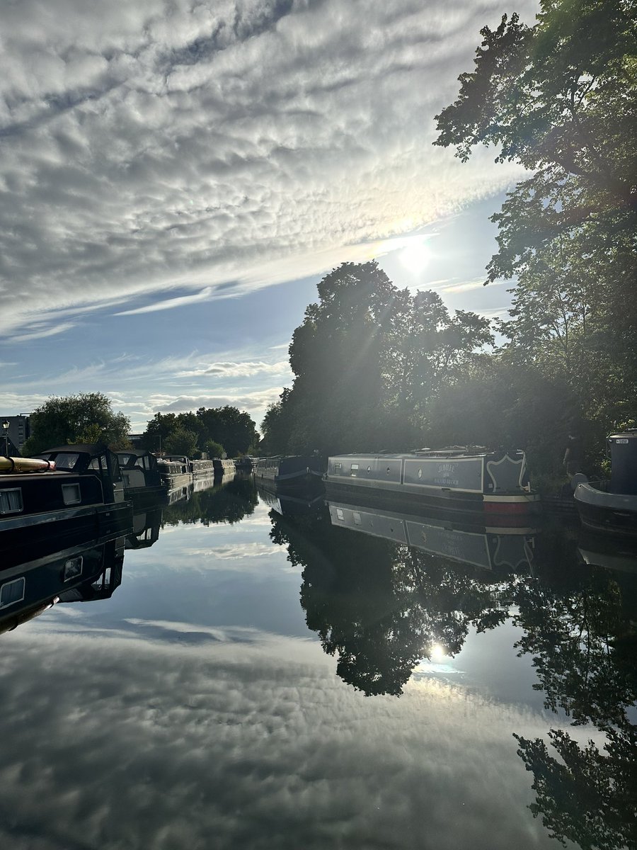 widebeamandwel1's tweet image. The canal is breathtaking this evening! The reflection on the water is like a perfect mirror, capturing every detail of the fluffy clouds. #Nature'sBeauty #EveningReflections