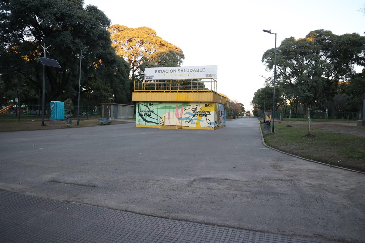 jorgemacri's tweet photo. PARQUE PATRICIOS SIN MANTEROS 

Hoy en Parque Patricios realizamos un operativo impidiendo la instalación de los manteros para que los vecinos del barrio puedan disfrutar libremente del parque.

Vamos a seguir trabajando en todos los barrios para garantizar una Ciudad más segura y ordenada.