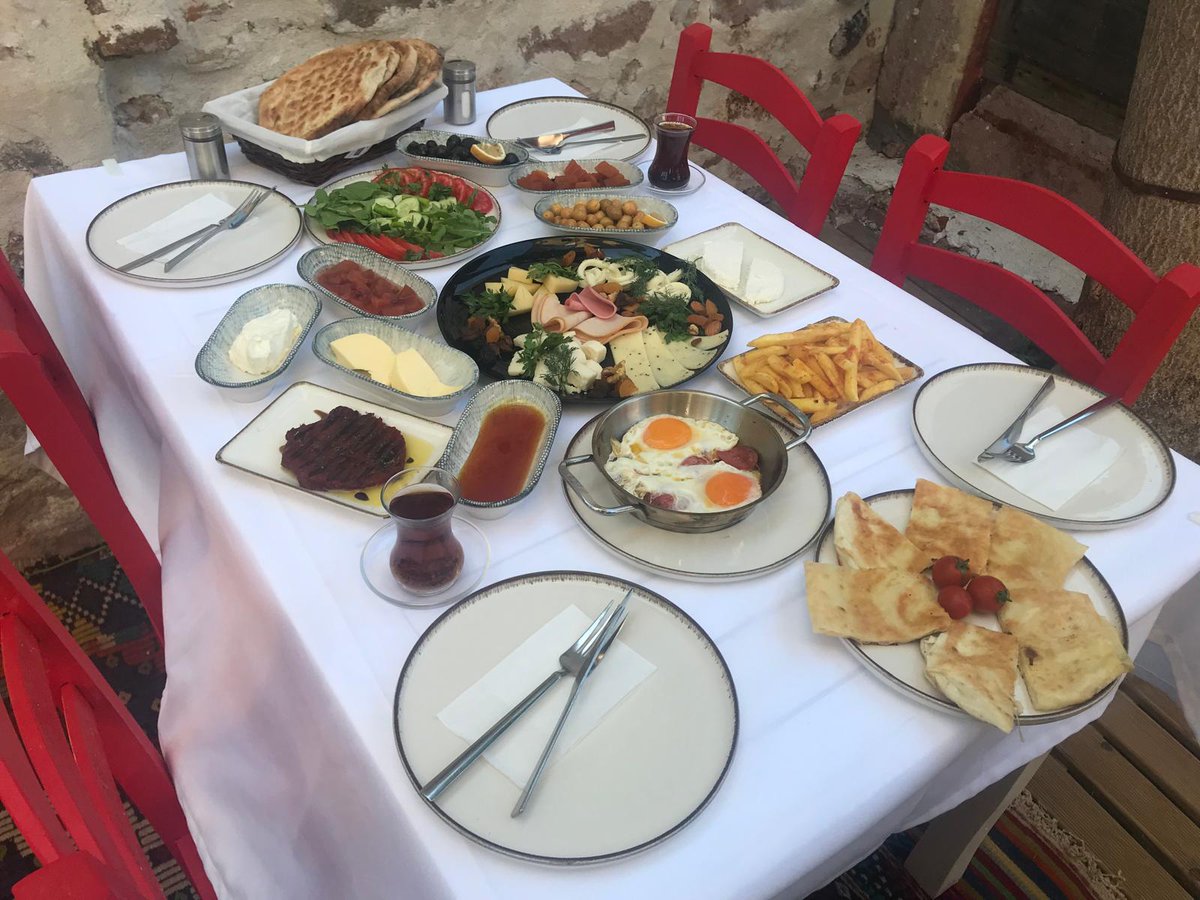 kafevirane's tweet photo. Güne mutlu başlamak için...
Kafe Virane Kahvaltı Merkezi'nde, tarih kokan atmosferimizde, doğal ve taze ürünlerle hazırlanan kahvaltılarla güne harika bir başlangıç yapın.
#kafevirane #Ayvalık #cafe #brunch #breakfast @LatibuleOzel https://t.co/pQbe0ikTVy